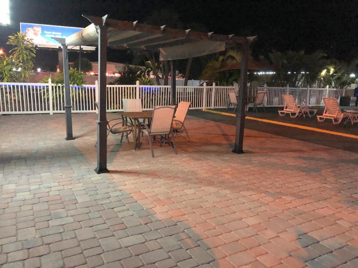Sunshine Inn & Suites Venice, Florida Venice Gardens 외부 사진